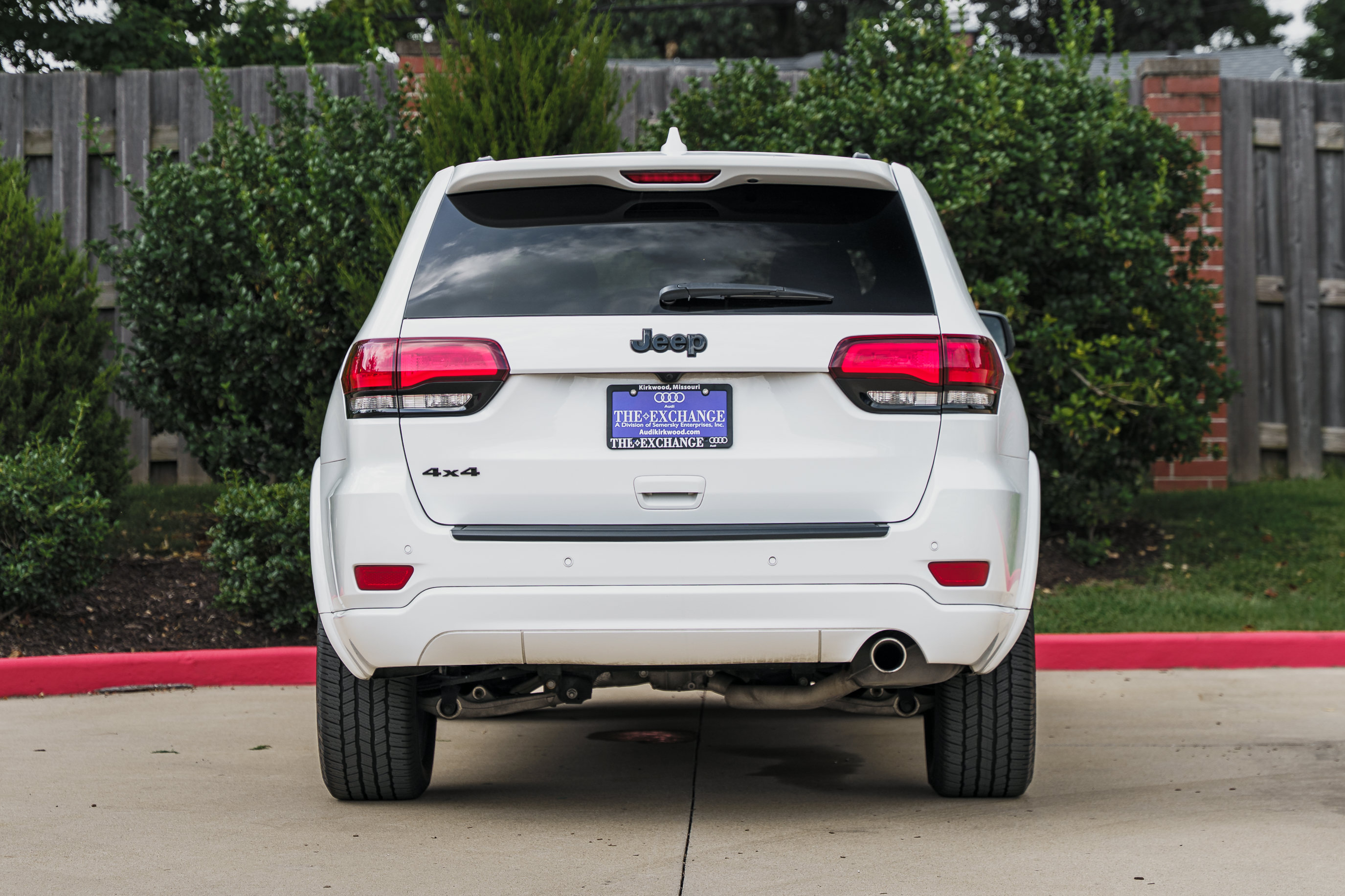 Used 2020 Jeep Grand Cherokee Altitude AWD/4WD image 25