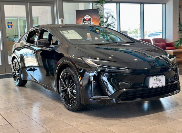New 2027 Toyota Prius FWD image 3