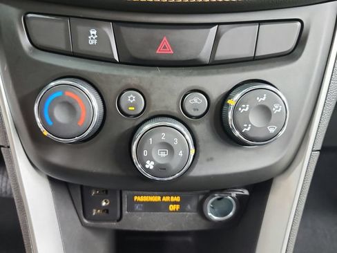 Used 2017 Chevrolet Trax LS AWD/4WD image 28