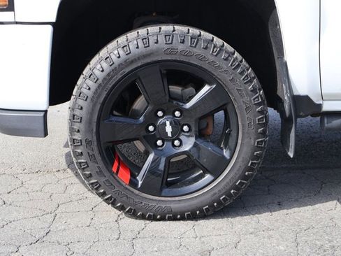 Used 2017 Chevrolet Silverado 1500 LT w/ Redline Edition AWD/4WD image 27