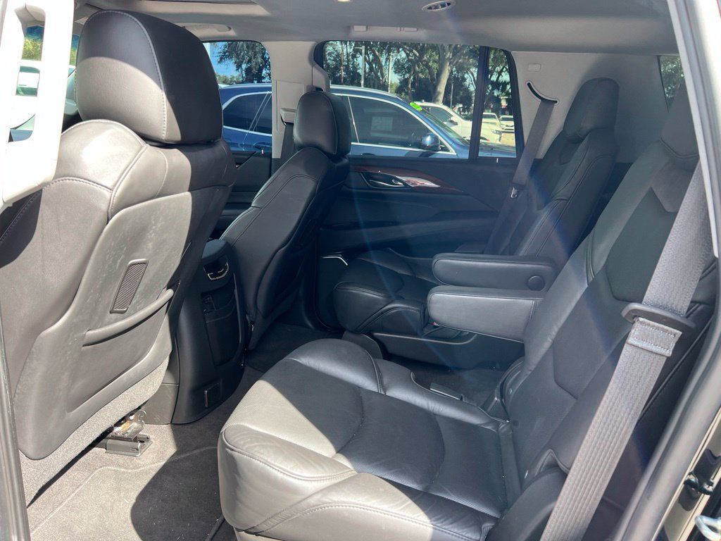 Used 2020 Cadillac Escalade Luxury RWD image 10
