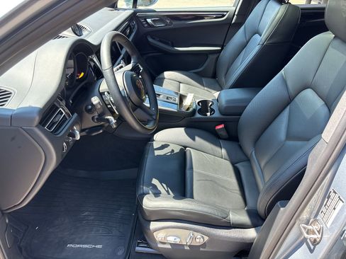 Certified 2025 Porsche Macan AWD/4WD image 15