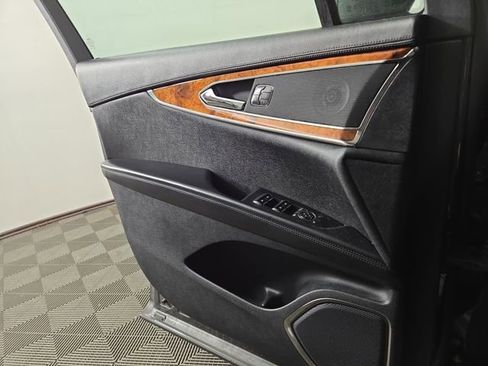 Used 2019 Lincoln Nautilus Select image 26