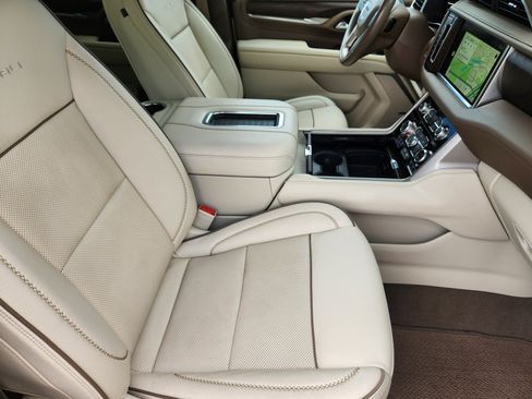 Used 2022 GMC Yukon XL Denali AWD/4WD image 11