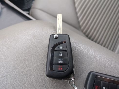 Certified 2018 Toyota Camry SE FWD image 25
