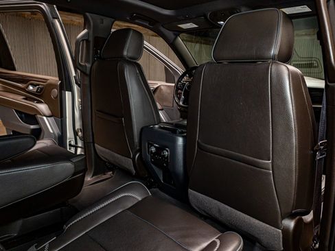 Used 2022 GMC Yukon Denali w/ Denali Premium Package image 23