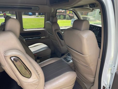 Used 2013 GMC Savana 2500 Extended RWD image 10