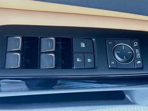Used 2023 Lexus ES 350 w/ Premium Package FWD image 16