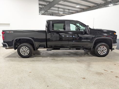 Used 2024 Chevrolet Silverado 2500 LT image 2