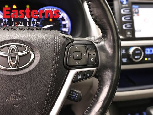 Used 2017 Toyota Highlander Limited Platinum AWD/4WD image 16