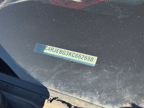 Used 2019 Jeep Grand Cherokee Limited image 25