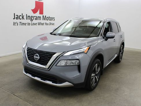 Used 2023 Nissan Rogue Platinum w/ Platinum Premium Package FWD image 2