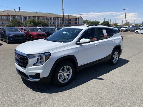 Used 2024 GMC Terrain SLE w/ Driver Convenience Package AWD/4WD image 49