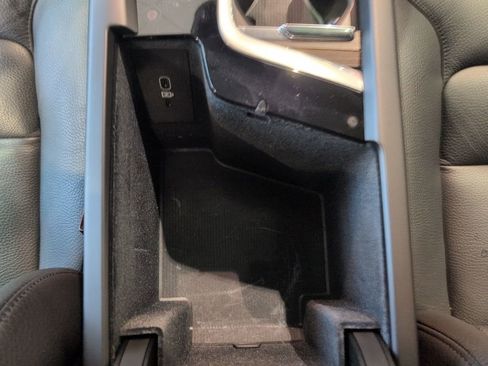 Used 2022 Volvo XC60 B5 Momentum w/ Advanced Package image 29