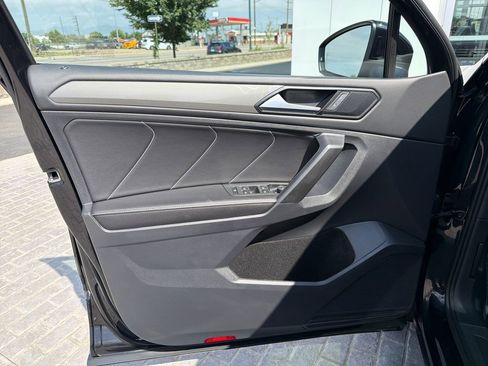 Certified 2023 Volkswagen Tiguan SE w/ Panoramic Sunroof Package AWD/4WD image 12
