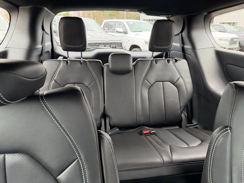 New 2026 Chrysler Pacifica Select image 37