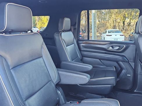 Used 2023 Chevrolet Suburban Premier image 28
