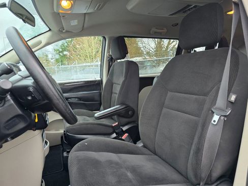 Used 2018 Dodge Grand Caravan SE image 22