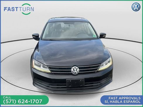 Used 2017 Volkswagen Jetta SE FWD image 2