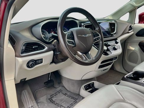 Used 2020 Chrysler Pacifica Touring-L Plus w/ Advanced Safetytec Group FWD image 9