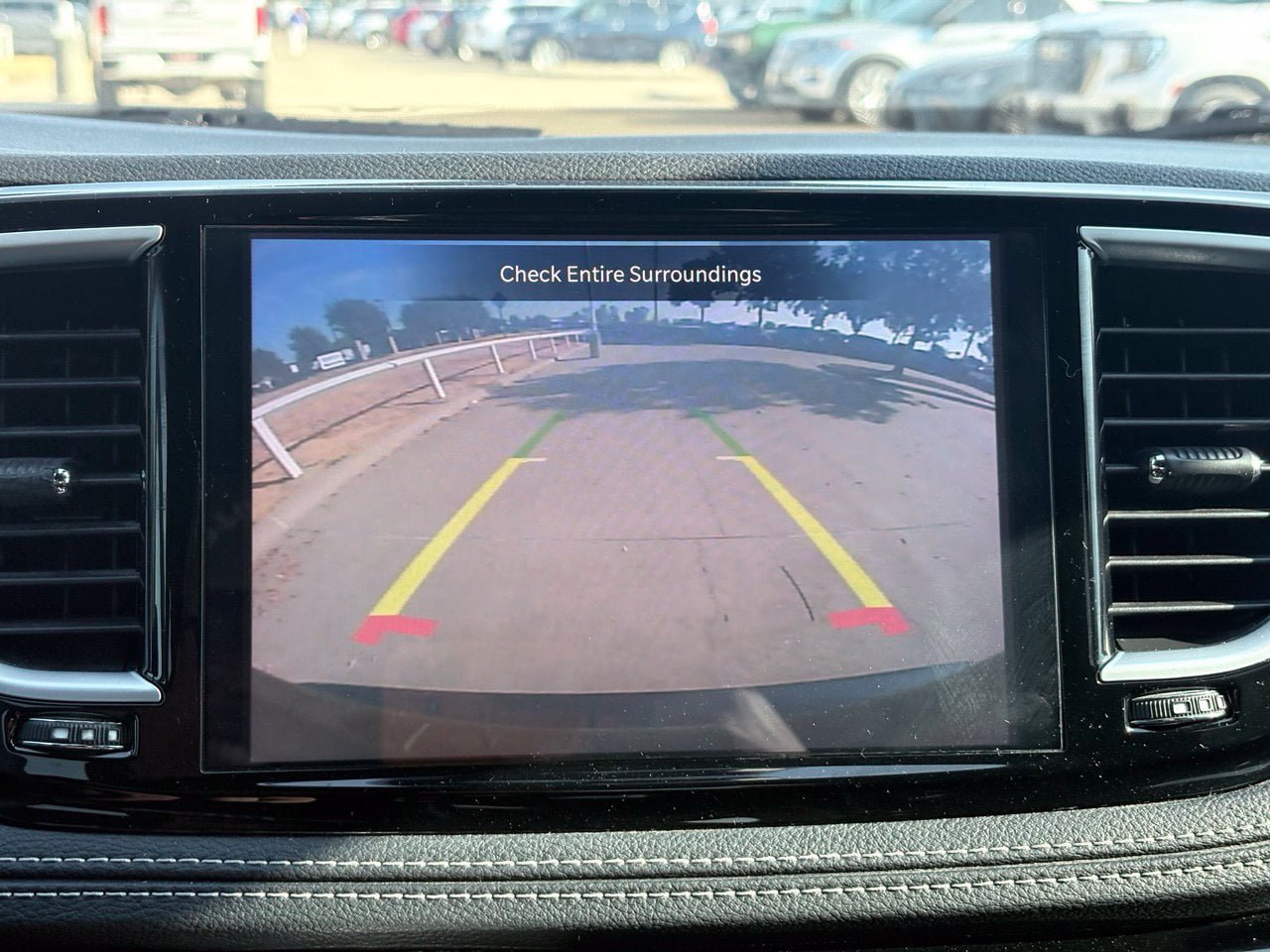 Used 2025 Chrysler Pacifica Limited FWD image 11