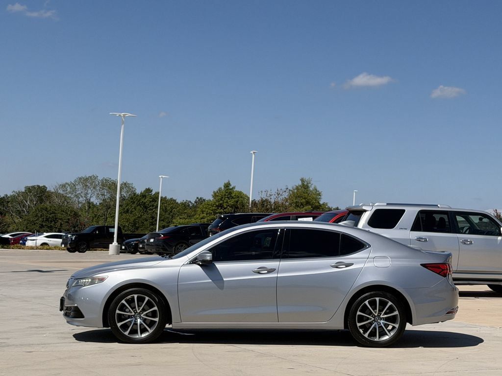 Used 2017 Acura TLX w/ Technology Package FWD image 3