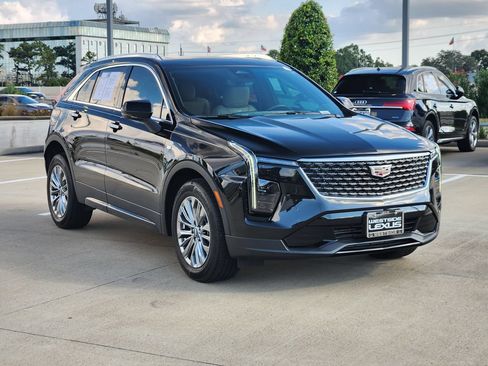 Used 2024 Cadillac XT4 Premium Luxury w/ Technology Package FWD image 3