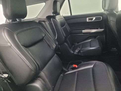 Used 2021 Ford Explorer XLT w/ Equipment Group 202A AWD/4WD image 19