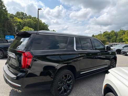 Used 2023 GMC Yukon XL Denali AWD/4WD image 8