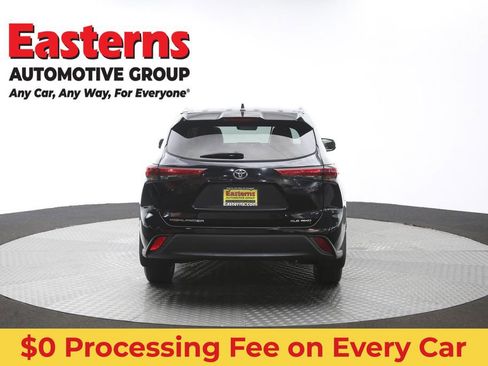 Used 2021 Toyota Highlander XLE AWD/4WD image 38