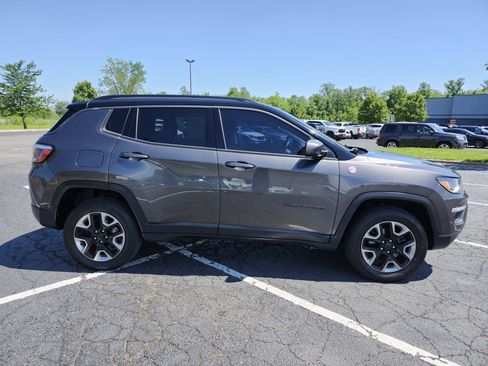 Used 2017 Jeep Compass Trailhawk w/ Leather Interior Group AWD/4WD image 18
