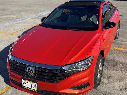 Used 2019 Volkswagen Jetta R-Line w/ R-Line Cold Weather Package FWD image 9