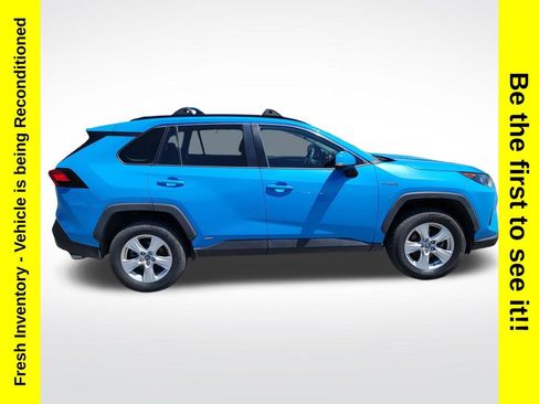 Used 2019 Toyota RAV4 LE w/ Carpet Mat Package AWD/4WD image 6