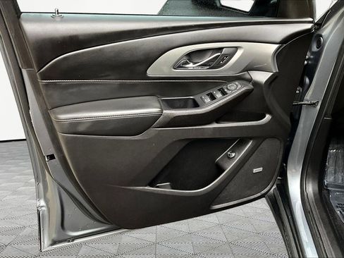 Used 2021 Chevrolet Traverse RS w/ LPO, Floor Liner Package FWD image 21
