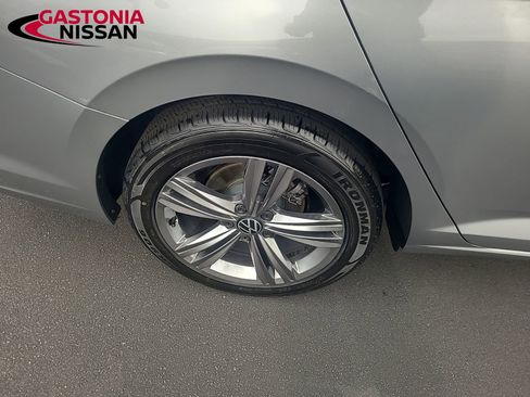 Used 2024 Volkswagen Jetta SE image 45