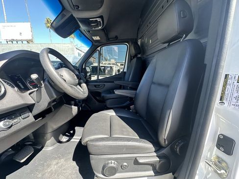 Used 2023 Mercedes-Benz Sprinter 2500 image 11