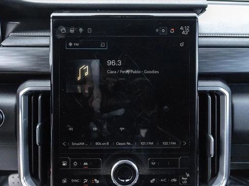 Used 2025 GMC Acadia Elevation image 15