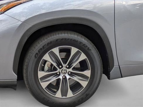 Used 2021 Toyota Highlander XLE image 9
