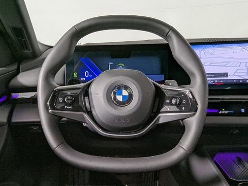 Used 2025 BMW 530i xDrive w/ Premium Package image 32