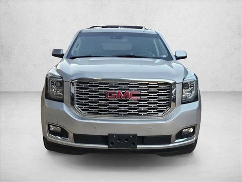 Used 2019 GMC Yukon XL Denali image 2