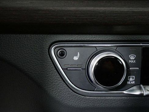 Used 2024 Audi Q5 e Premium Plus w/ Premium Plus Package image 23