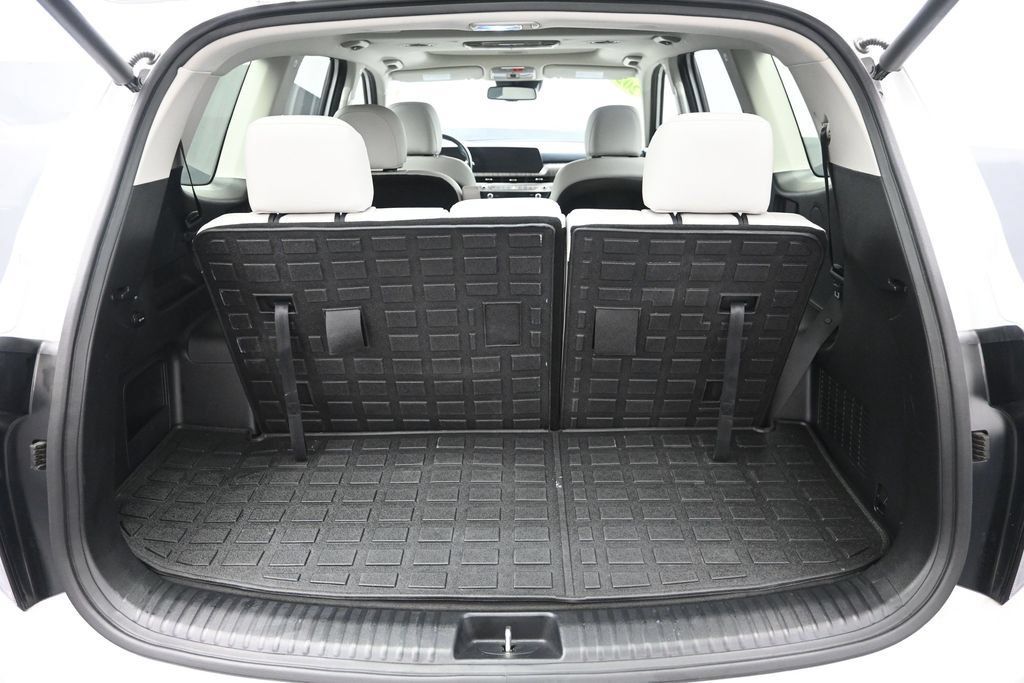 Used 2025 Kia Telluride EX w/ EX Captain's Chair Package FWD image 36