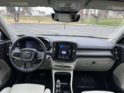 Used 2023 Volvo XC40 B5 Ultimate w/ Protection Package Premier image 12