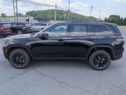 New 2026 Jeep Grand Cherokee 4WD image 8