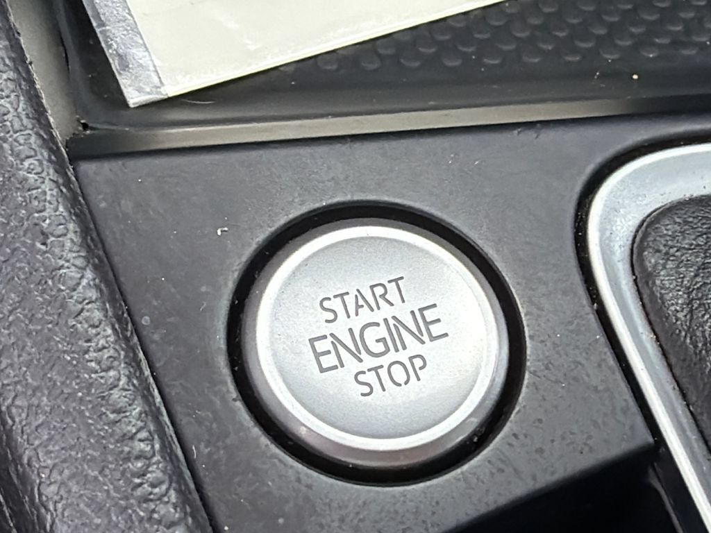 Used 2024 Volkswagen Jetta SE FWD image 30