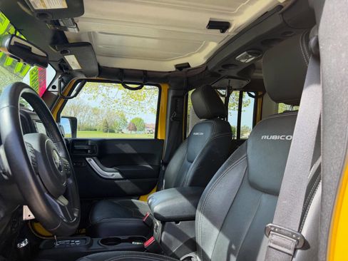 Used 2015 Jeep Wrangler Unlimited Rubicon w/ Dual Top Group AWD/4WD image 12