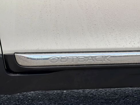 Used 2019 Subaru Outback 3.6R Touring AWD/4WD image 13