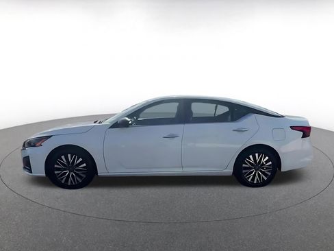 Used 2025 Nissan Altima 2.5 SV image 8