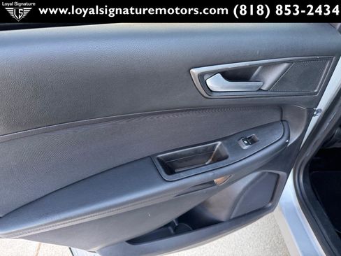 Used 2018 Ford Edge SE image 11