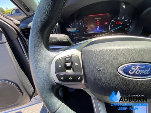 Used 2022 Ford Explorer XLT AWD/4WD image 36